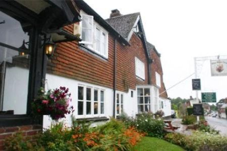The Bear Inn And Burwash Motel מראה חיצוני תמונה