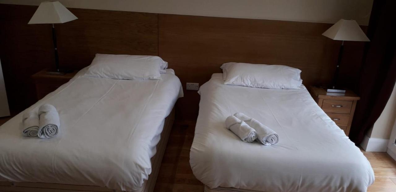 The Bear Inn And Burwash Motel מראה חיצוני תמונה