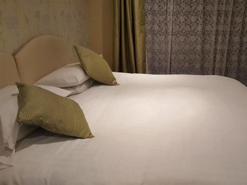 The Bear Inn And Burwash Motel מראה חיצוני תמונה
