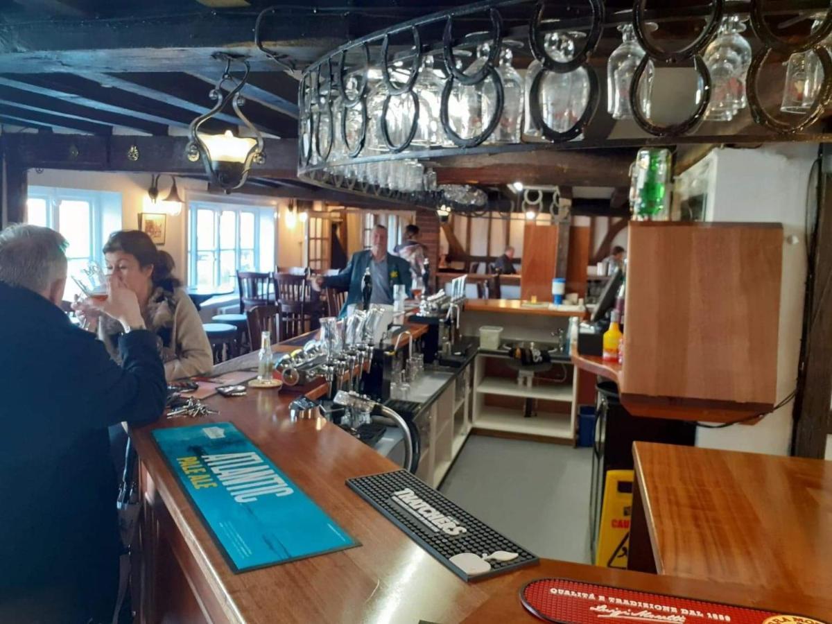 The Bear Inn And Burwash Motel מראה חיצוני תמונה