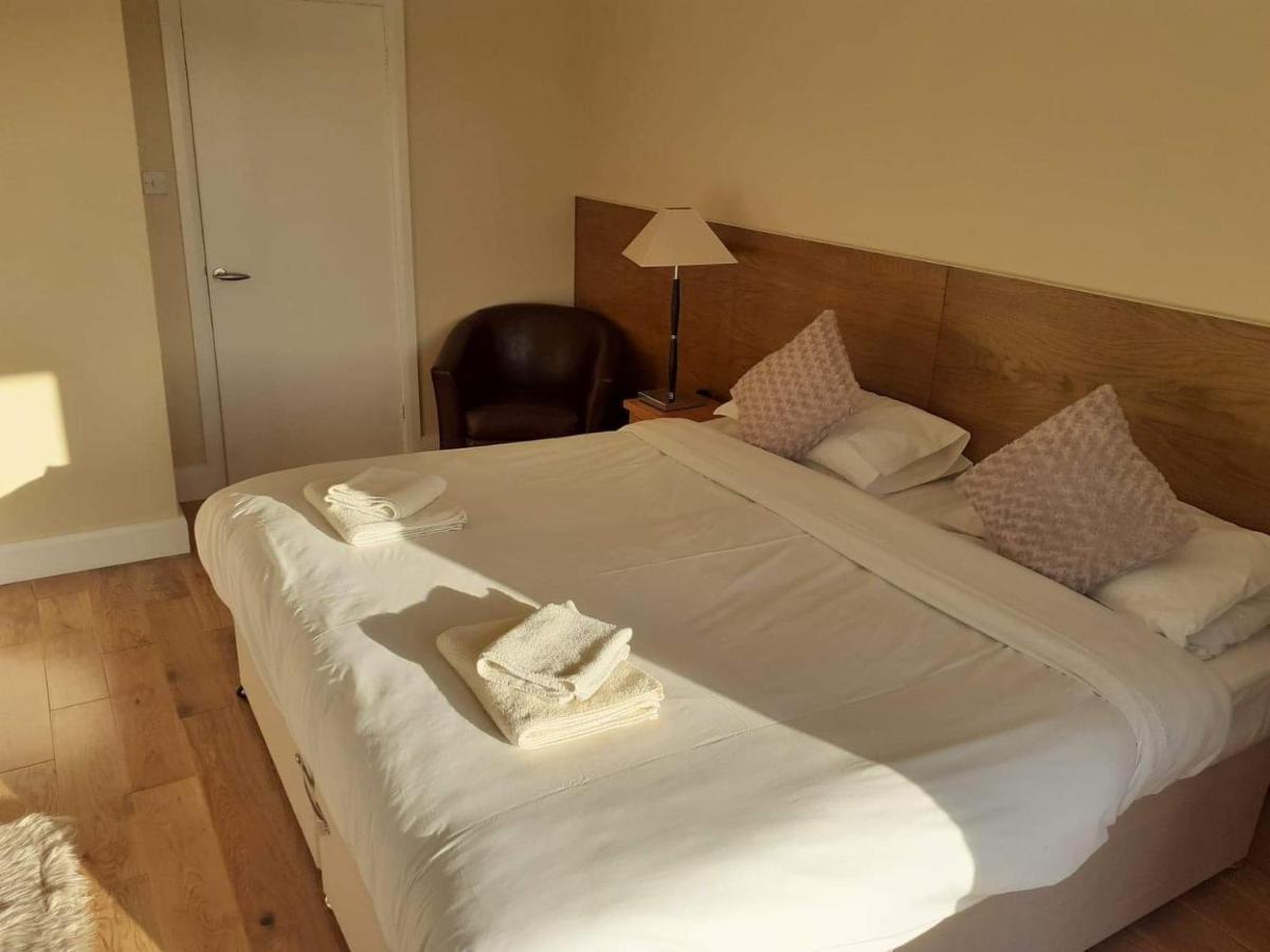 The Bear Inn And Burwash Motel מראה חיצוני תמונה